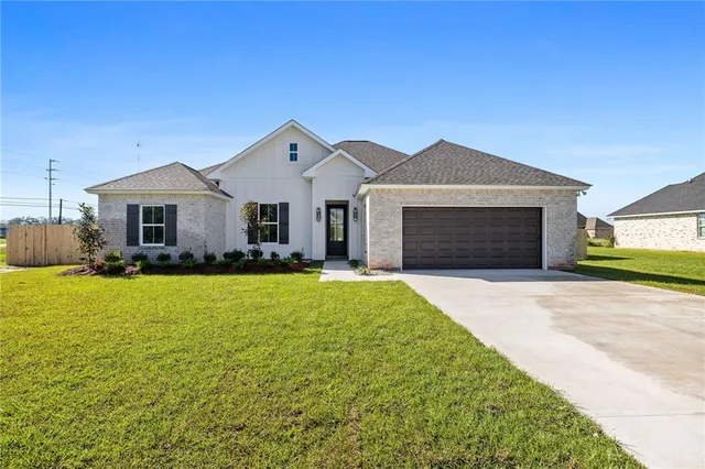 $342,700 | 19522 Deerfield Loop, Loranger, LA 70446