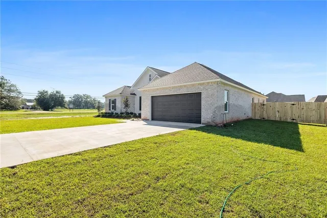 $342,700 | 19522 Deerfield Loop, Loranger, LA 70446