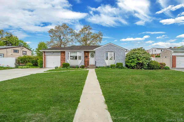 $639,000 | 312 West 16th Street, Deer Park, NY 11729