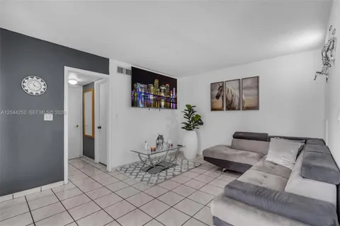 $290,000 | 8186 Northwest 98th Terrace, Unit 132, Hialeah Gardens, FL 33016