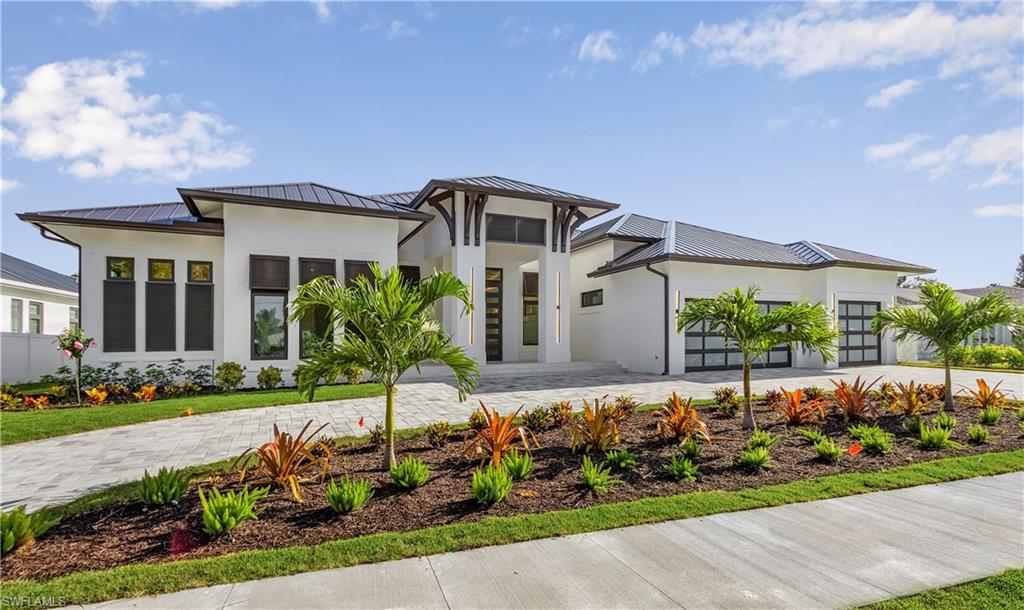 635 Harbour Drive Naples, FL 34103 - Photo 2 of 32 a front view of a house with a garden
