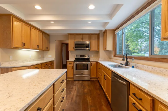 $650,000 | 11551 278th Street, Chisago City, MN 55013