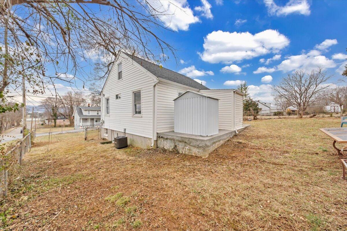 3222 Plantation Road Northeast Roanoke, VA 24012 - Photo 21 of 29 21-MIB01190