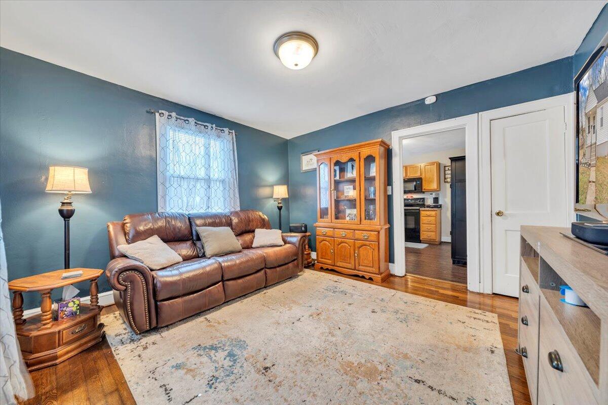 3222 Plantation Road Northeast Roanoke, VA 24012 - Photo 3 of 29 03-MIB01094