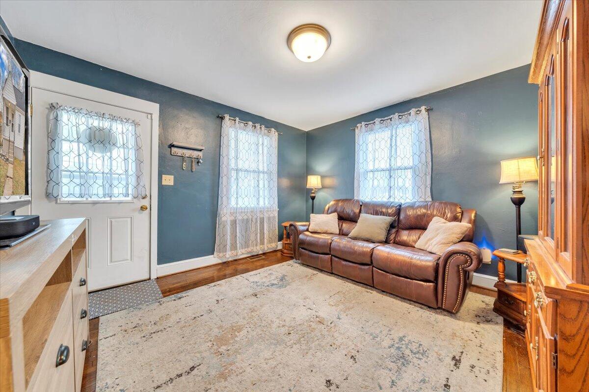 3222 Plantation Road Northeast Roanoke, VA 24012 - Photo 4 of 29 04-MIB01097