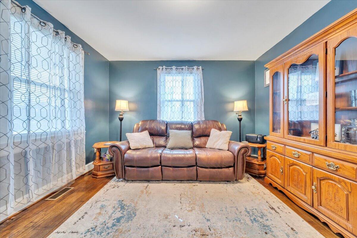 3222 Plantation Road Northeast Roanoke, VA 24012 - Photo 5 of 29 05-MIB01100