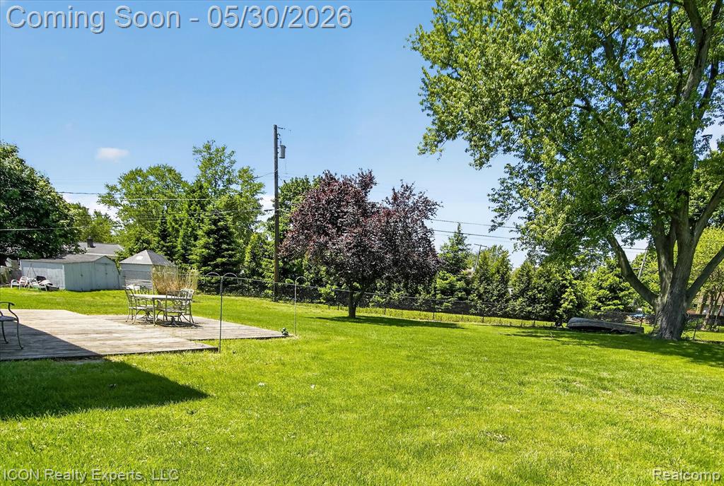 1869 Middle Trail Road Walled Lake, MI 48390 - Photo 41 of 46