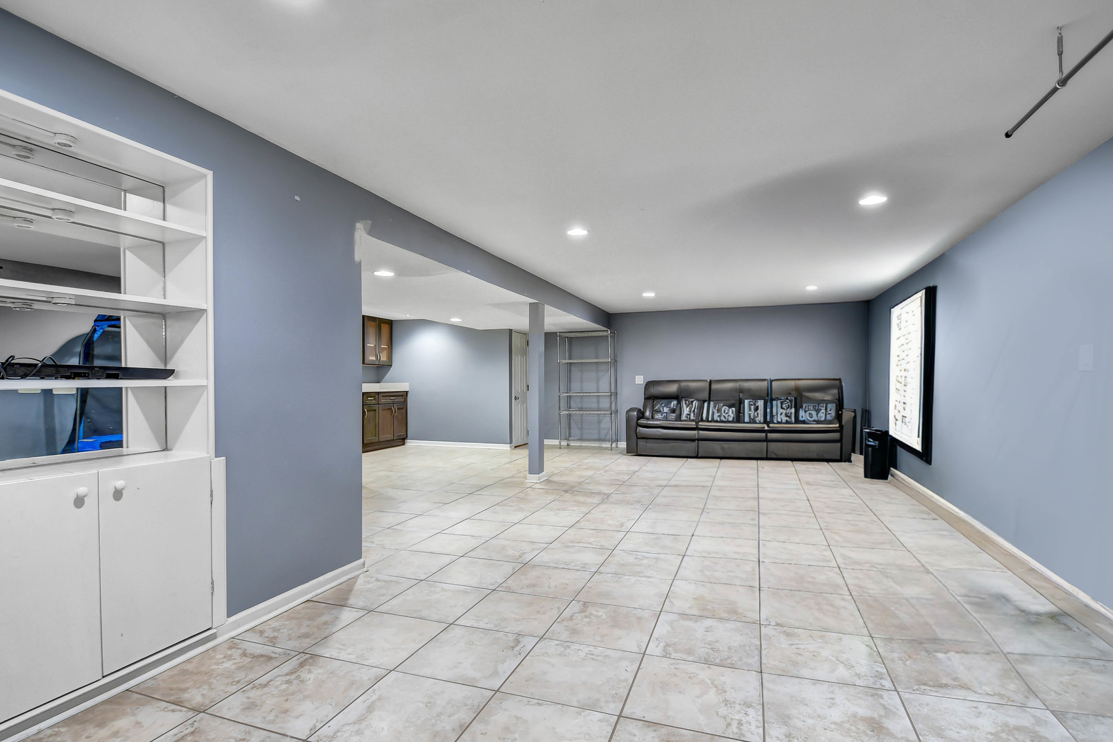 5700 South Monitor Avenue Chicago, IL 60638 - Photo 13 of 22 a view of an empty room
