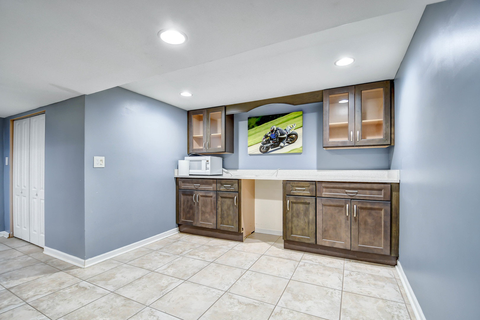 5700 South Monitor Avenue Chicago, IL 60638 - Photo 15 of 22 a view of kitchen with windows and refrigerator