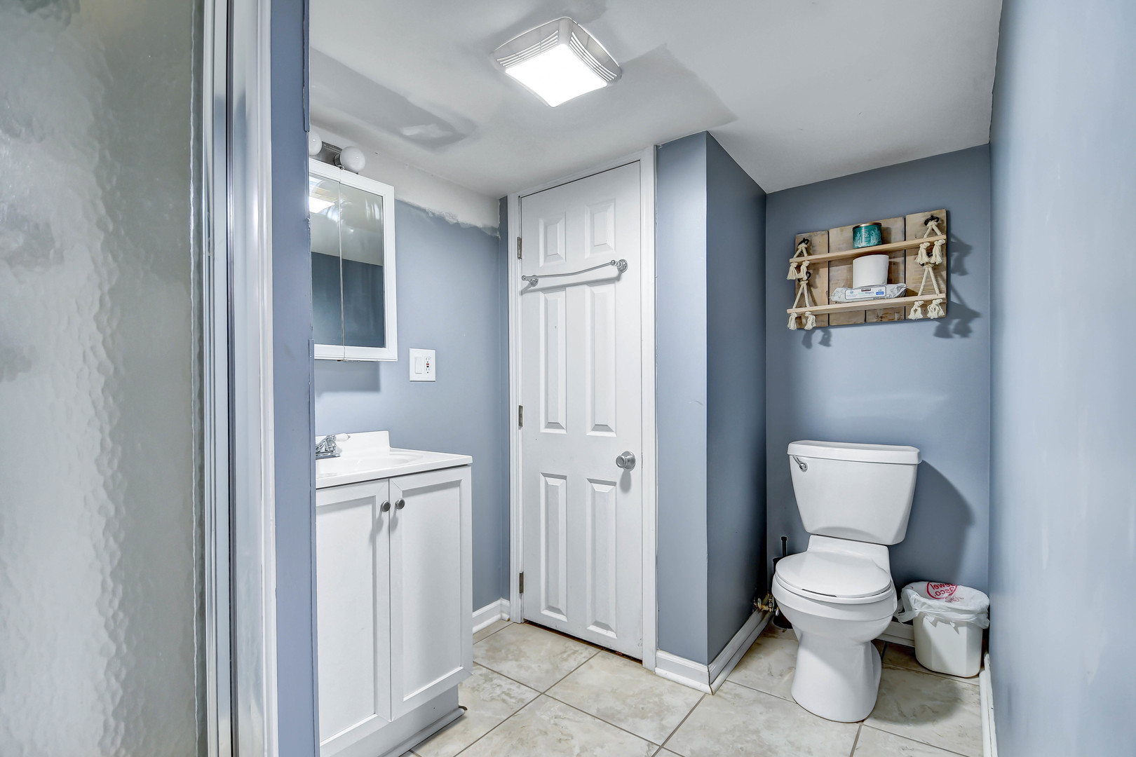 5700 South Monitor Avenue Chicago, IL 60638 - Photo 16 of 22 a bathroom with a toilet sink and shower