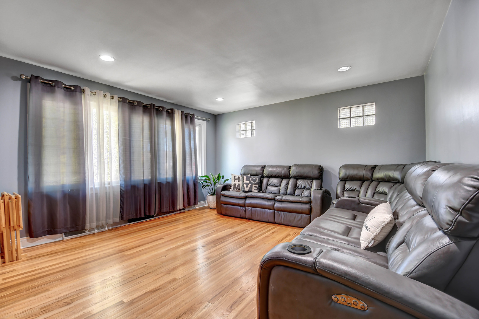 5700 South Monitor Avenue Chicago, IL 60638 - Photo 2 of 22 a living room with furniture and a window