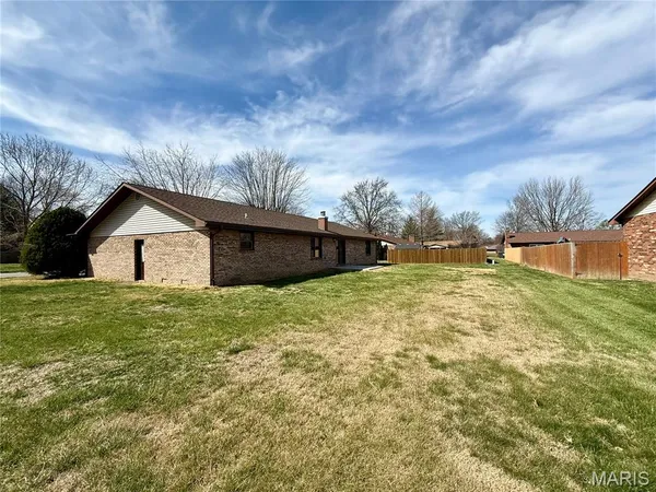 $299,000 | 237 Beau Gon Drive, Swansea, IL 62226