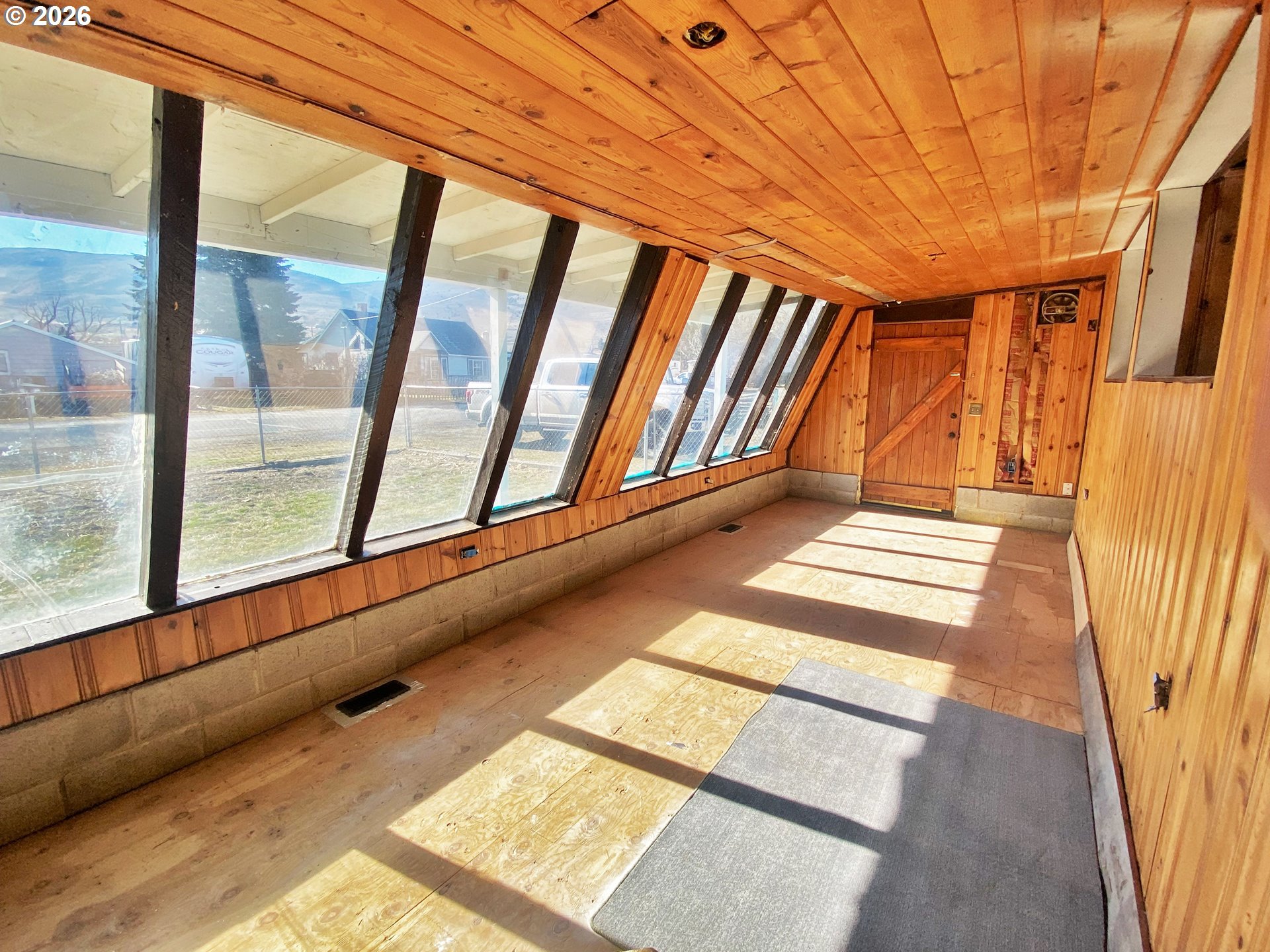 1905 17th Street Baker City, OR 97814 - Photo 4 of 13 a view of entryway