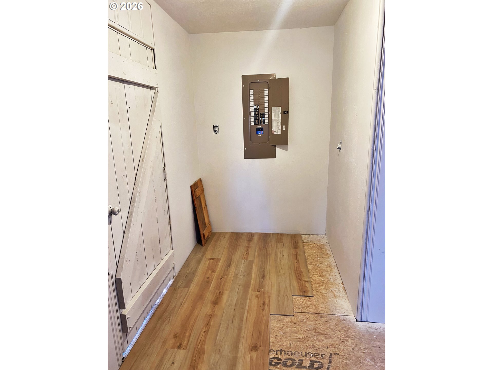 1905 17th Street Baker City, OR 97814 - Photo 5 of 13 a view of a hallway with wooden floor