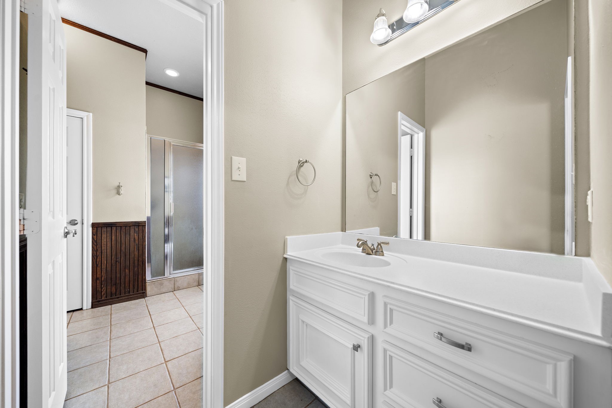 32540 Courtney Road Navasota, TX 77868 - Photo 30 of 50 Jack and Jill bathroom