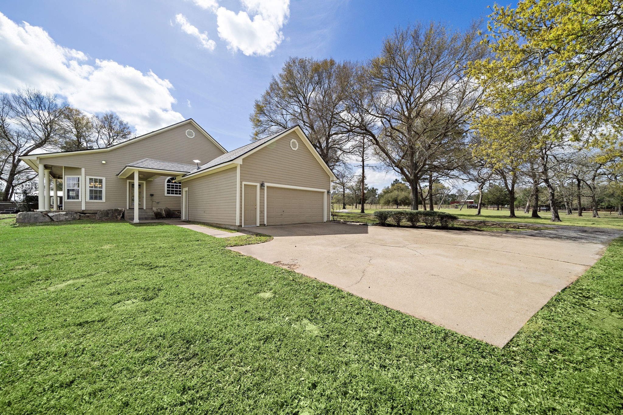 32540 Courtney Road Navasota, TX 77868 - Photo 37 of 50 Ample parking, and oversized garage space