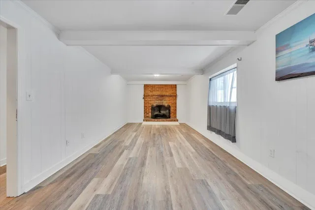 a view of a house with backyard