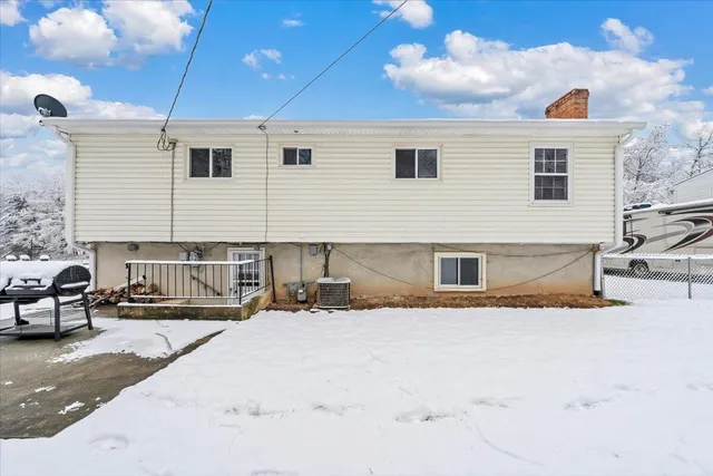 $350,000 | 2540 McVitty Road Southwest, Roanoke, VA 24018