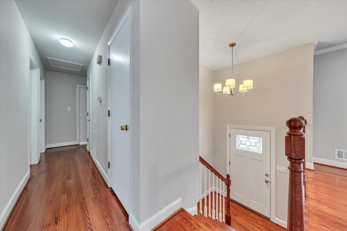 2540 McVitty Road Southwest Roanoke, VA 24018 - Photo 4 of 48 04-MIB09003