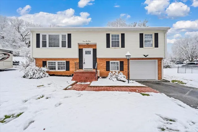 $350,000 | 2540 McVitty Road Southwest, Roanoke, VA 24018