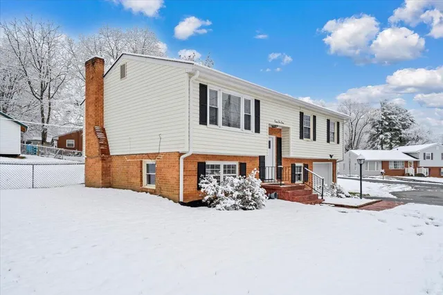 $350,000 | 2540 McVitty Road Southwest, Roanoke, VA 24018