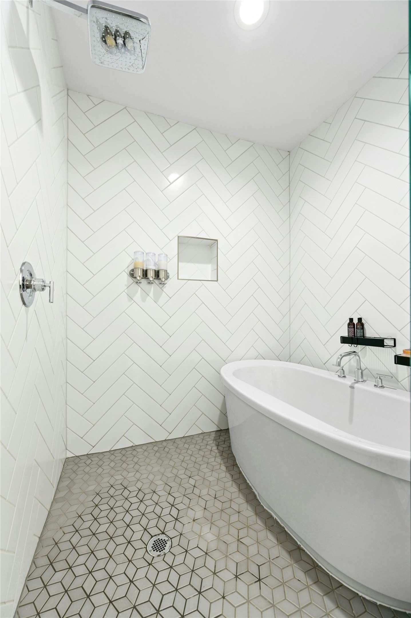 4604 Longevity Drive, Unit 306 Austin, TX 78731 - Photo 19 of 34 a bathroom with a bathtub