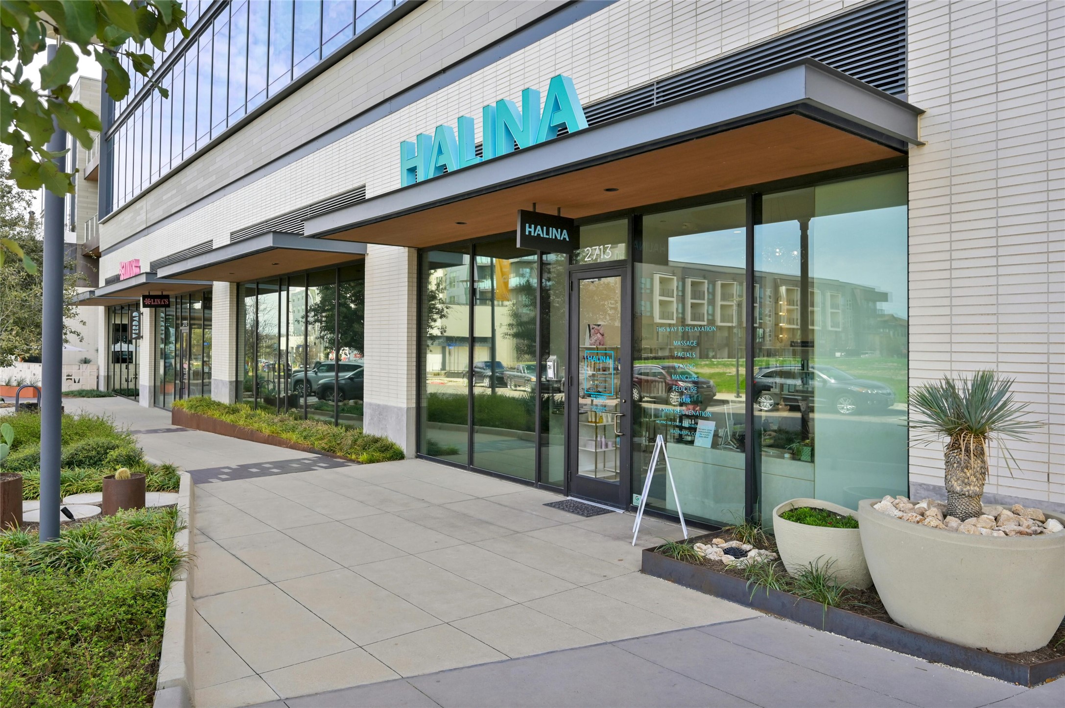 4604 Longevity Drive, Unit 306 Austin, TX 78731 - Photo 34 of 34 a porch with a table and chairs under an umbrella