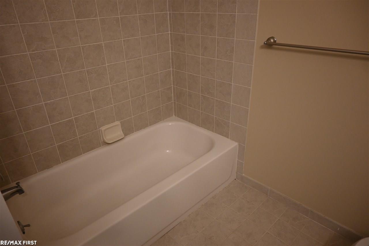 1824 Flagstone Circle Rochester, MI 48307 - Photo 14 of 33