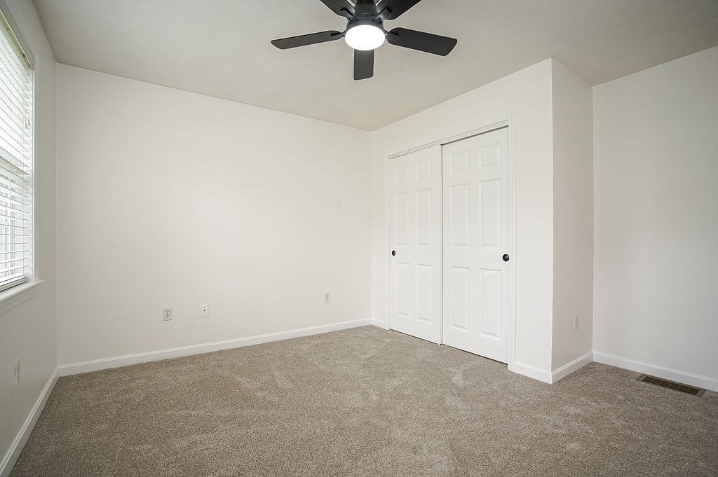 7 Draper Woods Road Sturbridge, MA 01518 - Photo 21 of 38 an empty room with ceiling fan and window