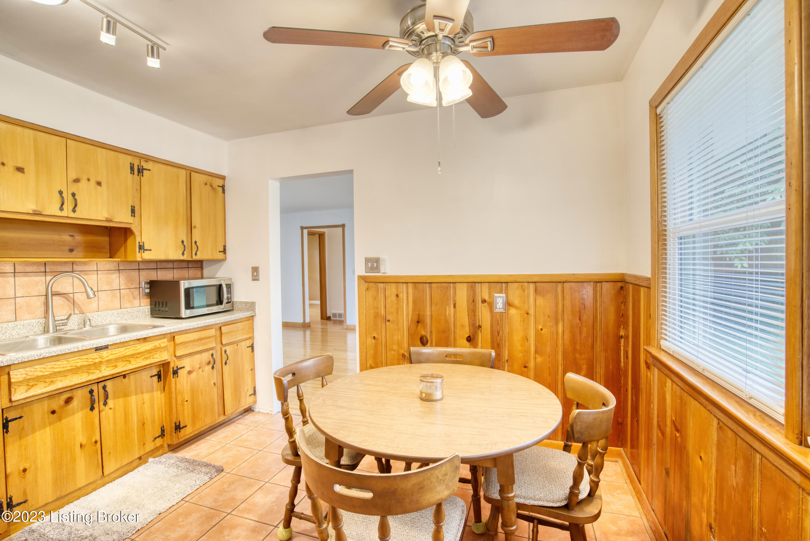 4801 Clarmar Road Louisville, KY 40299 - Photo 9 of 47 FIT PIX 3570-1890 5100-2700__DSC2472-DeN