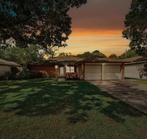 $1,975 | 17123 Forelock Way, Crosby, TX 77532