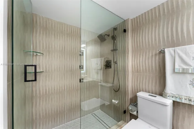 $7,000 | 5900 Collins Avenue, Unit 604, Miami Beach, FL 33140