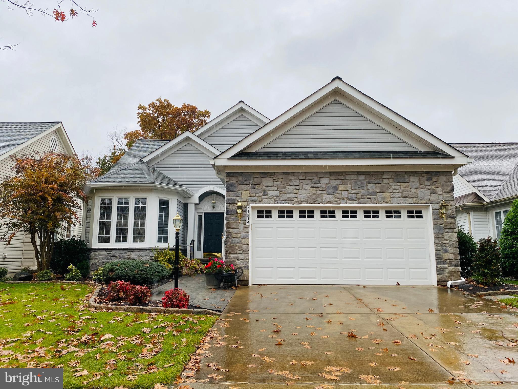 Beautiful Oakleaf Model w unfinished bsmt