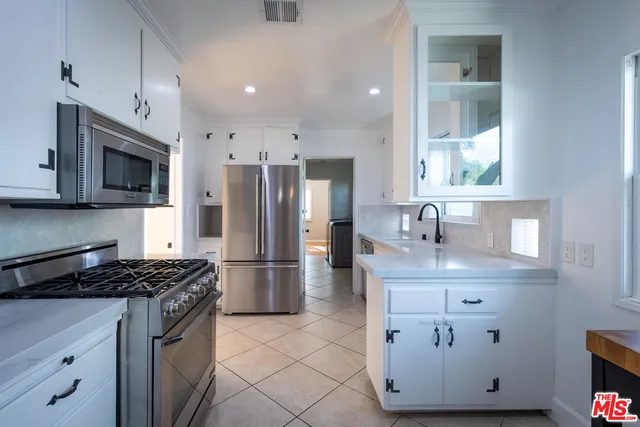 $5,000 | 14006 Runnymede Street, Van Nuys, CA 91405