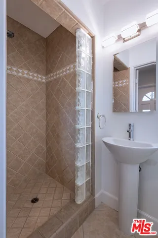 $5,000 | 14006 Runnymede Street, Van Nuys, CA 91405