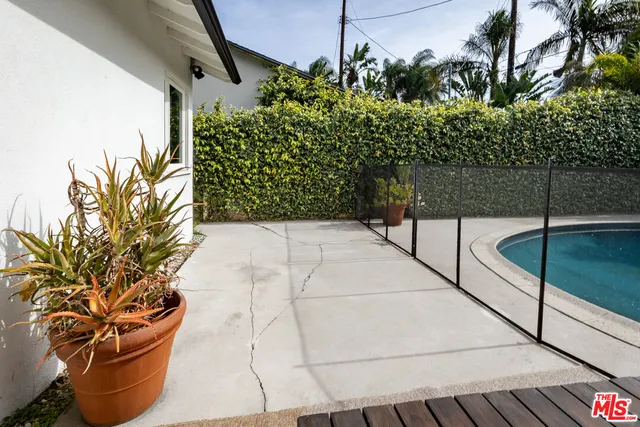 $5,000 | 14006 Runnymede Street, Van Nuys, CA 91405