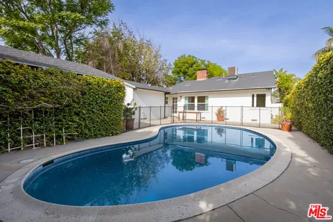 a view of outdoor space yard deck and patio