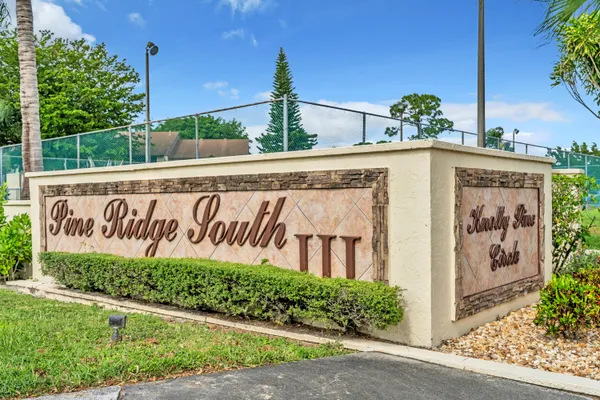 $135,000 | 329 Knotty Pine Circle, Unit A2, Greenacres, FL 33463