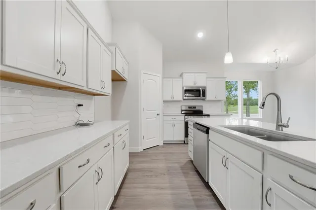 $419,900 | 409 Southwest Hawthorne Lane, Blue Springs, MO 64064