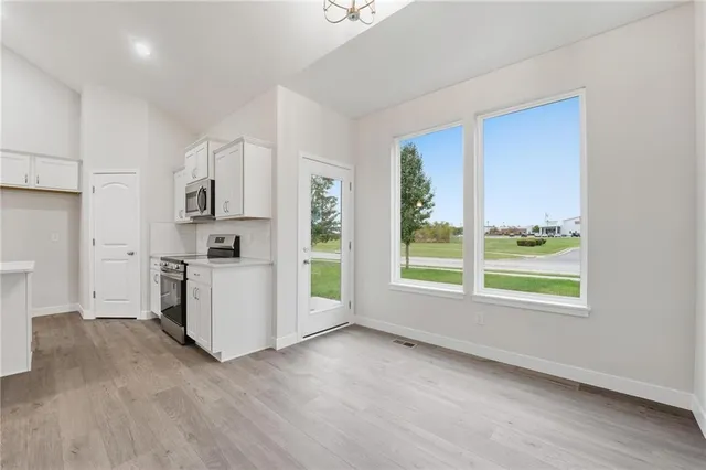 $419,900 | 409 Southwest Hawthorne Lane, Blue Springs, MO 64064