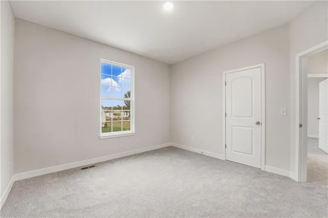 $419,900 | 409 Southwest Hawthorne Lane, Blue Springs, MO 64064