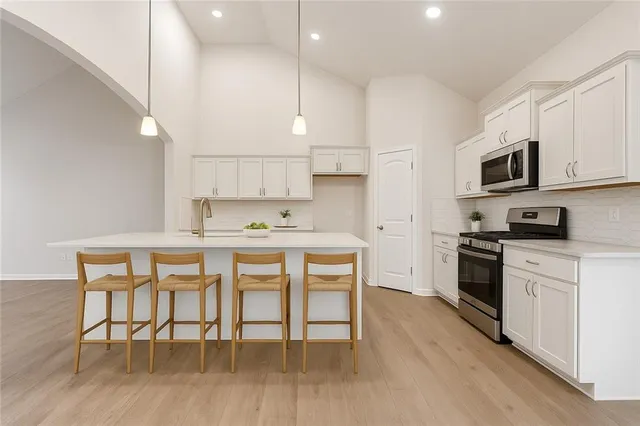 $419,900 | 409 Southwest Hawthorne Lane, Blue Springs, MO 64064