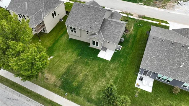 $419,900 | 409 Southwest Hawthorne Lane, Blue Springs, MO 64064