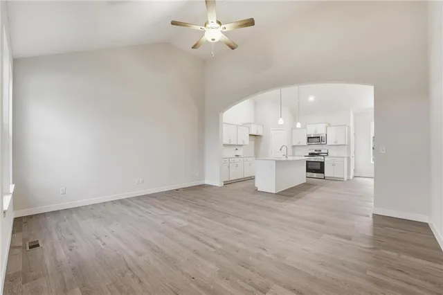 $419,900 | 409 Southwest Hawthorne Lane, Blue Springs, MO 64064