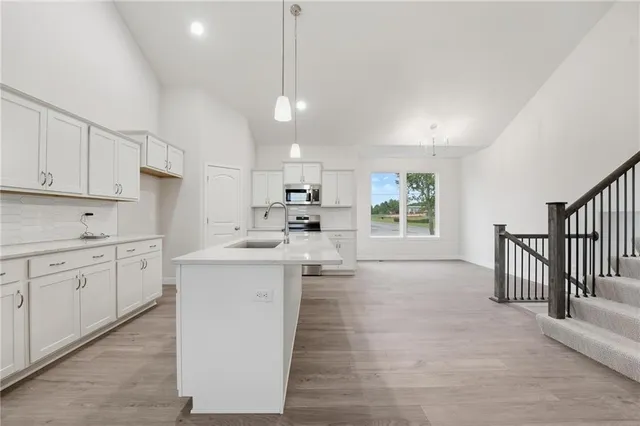 $419,900 | 409 Southwest Hawthorne Lane, Blue Springs, MO 64064