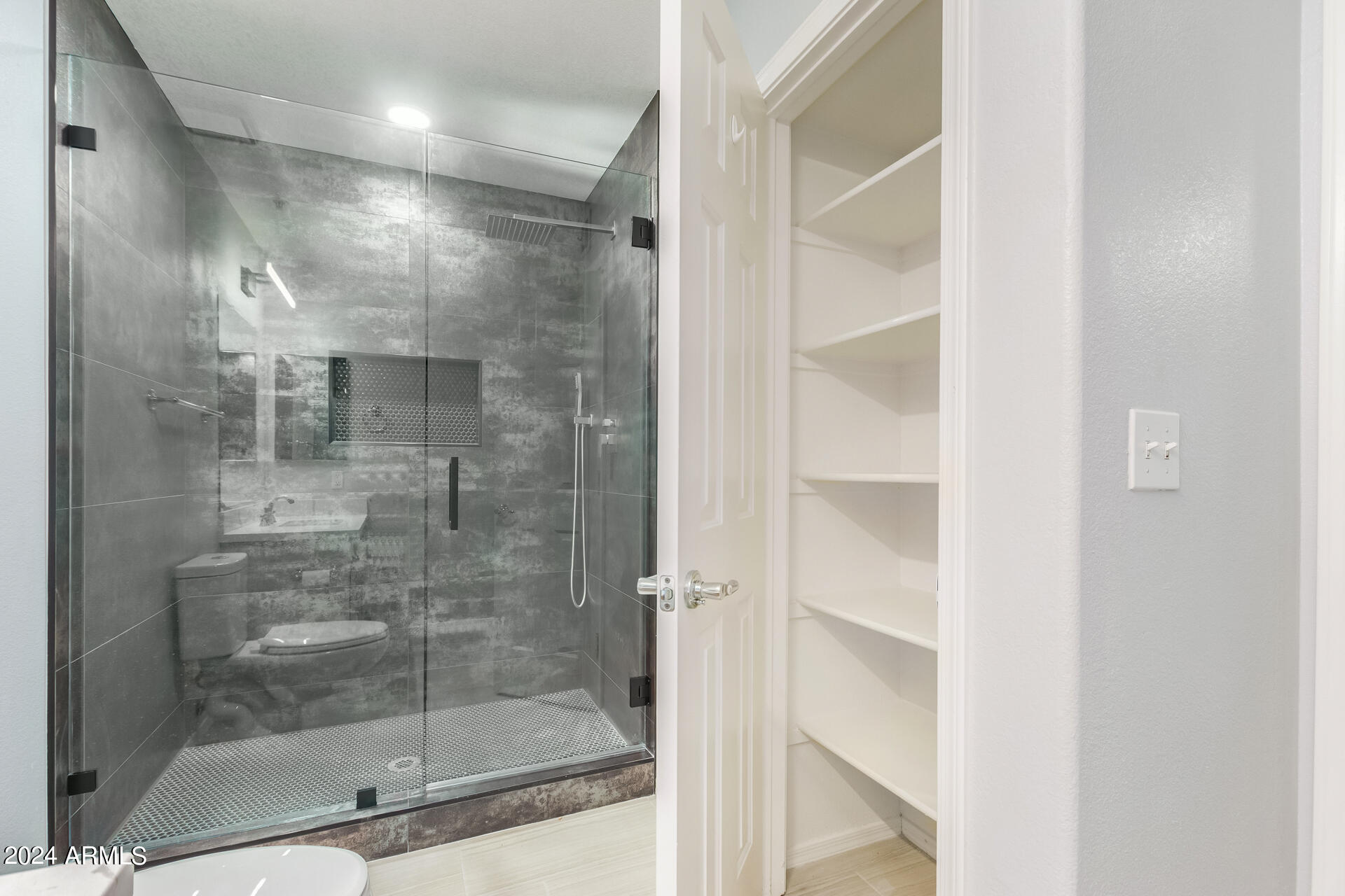 9990 North Scottsdale Road, Unit 1030 Paradise Valley, AZ 85253 - Photo 33 of 40 a bathroom with a glass shower door