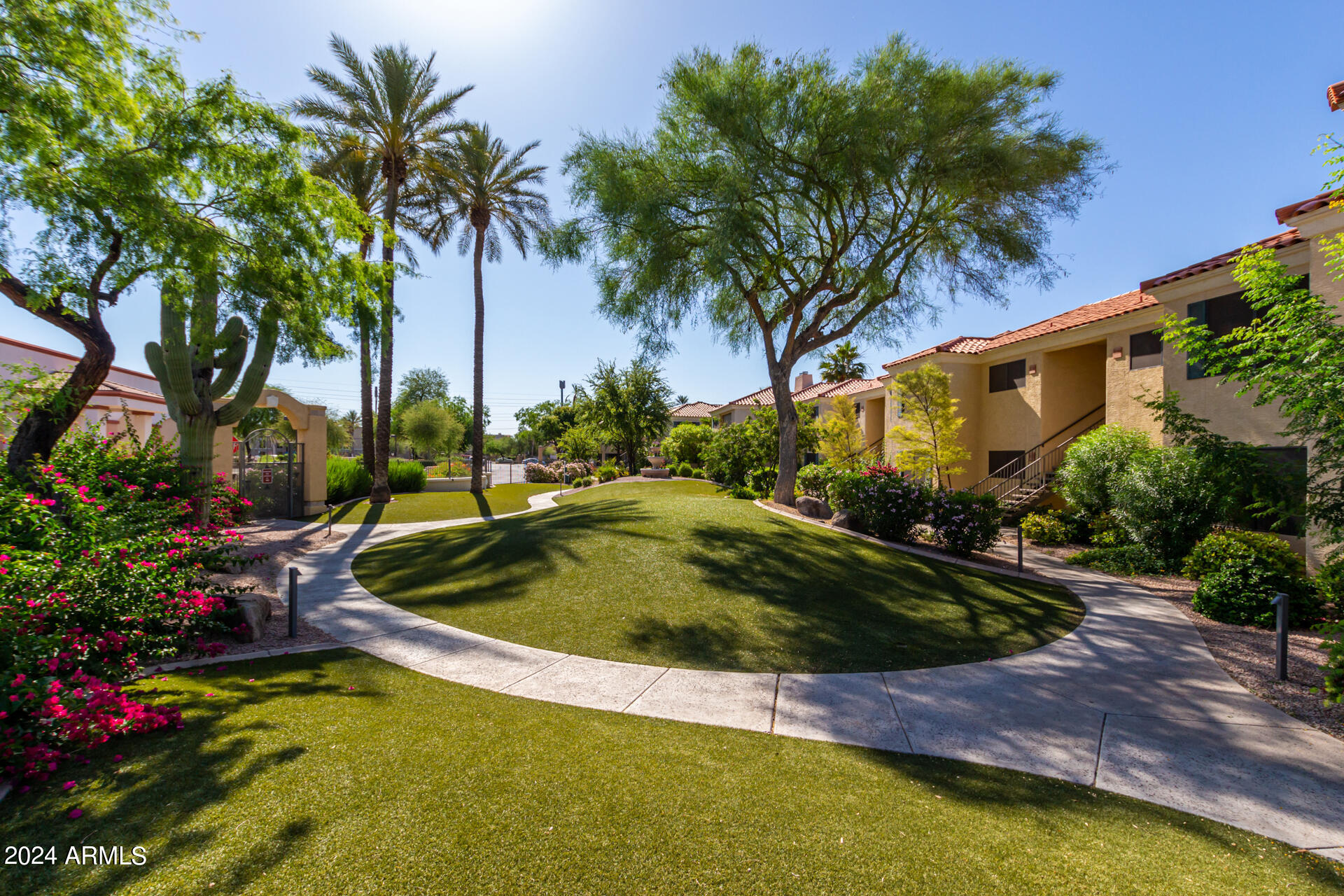 9990 North Scottsdale Road, Unit 1030 Paradise Valley, AZ 85253 - Photo 40 of 40 a view of a backyard with plants and swimming pool