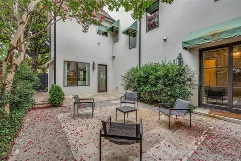 a view of a house with backyard and sitting area