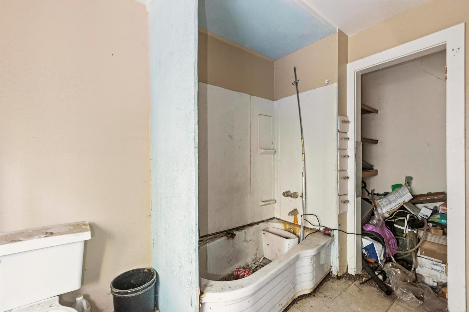 13887 La Porte Road Strawberry Valley, CA 95981 - Photo 18 of 37 a bathroom with a tub and a sink