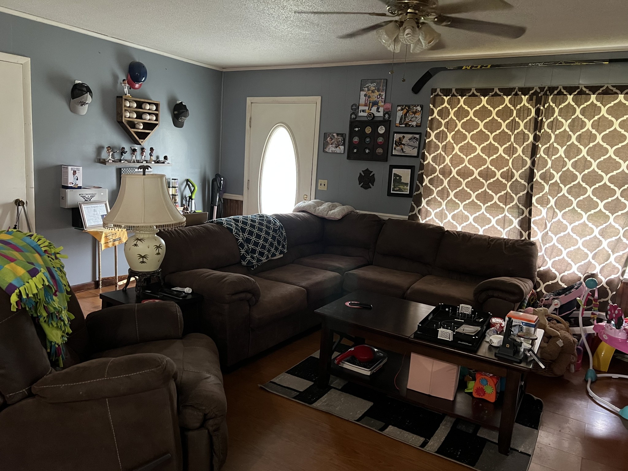 121 Dell Road Gruetli Laager, TN 37339 - Photo 2 of 14 a living room with furniture and a window